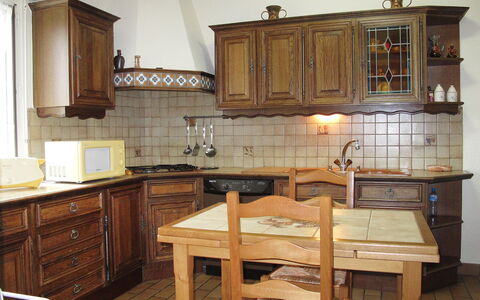 Tourterelles: Furniture, Countertop, Cabinetry, Room, Kitchen, Property, Interior Design, Building, Hardwood, Floor