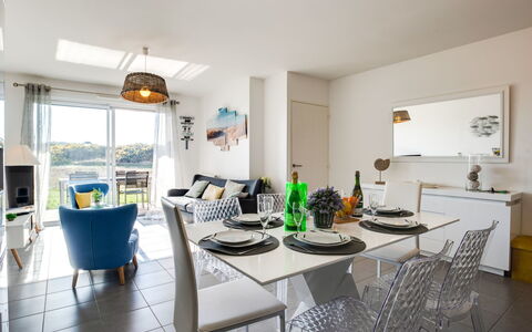 Le Domaine de Fort Neuf: Room, Property, Furniture, Interior Design, Building, Dining Room, Yellow, House, Kitchen, Table