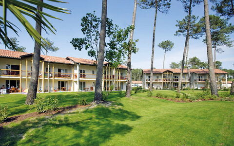 L'Allée des Dunes: Property, Home, Real Estate, House, Building, Resort, Estate, Residential Area, Tree, Grass