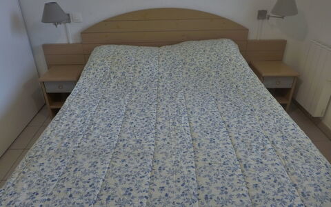 L'Allée des Dunes: Bed, Furniture, Bedroom, Room, Bed Frame, Property, Floor, Bed Sheet, Mattress, Bedding