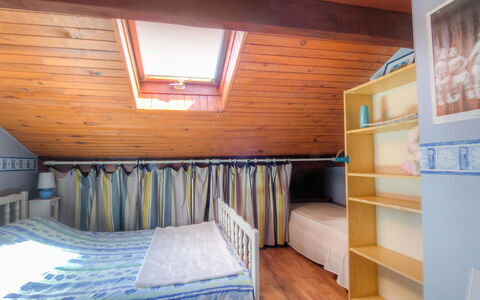 Faisans: Property, Building, Shelf, Wood, House, Comfort, Interior Design, Floor, Flooring, Hardwood