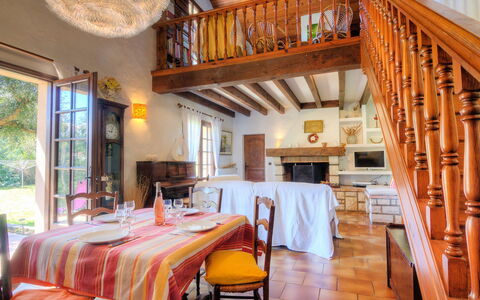 Faisans: Property, Table, Furniture, Chair, Tablecloth, Building, Interior Design, Wood, Floor, Stairs