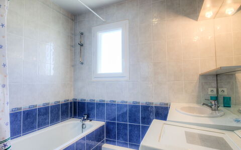 Maria Callas: Plumbing Fixture, Property, Bathroom Cabinet, Tap, Building, Window, Bathroom, Sink, Bathtub, Purple