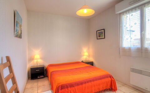 Maria Callas: Property, Window, Comfort, Wood, Orange, Interior Design, Building, Floor