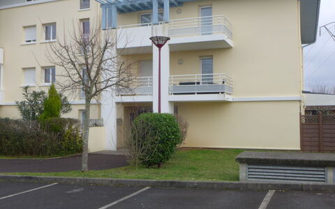 Maria Callas: Sky, Cloud, Building, Property, Window, Wood, Table, House, Shade, Outdoor Furniture