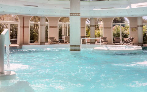Les Issambres 125: Water, Swimming Pool, Azure, Leisure, Aqua, Real Estate, Composite Material, Resort Town, Shade