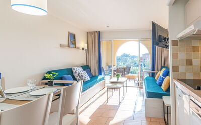 Accommodation:&nbsp;Les Calanques Spa Thalassothérapie 125.5