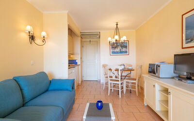 Accommodation:&nbsp;Les Calanques Spa Thalassothérapie 125.4