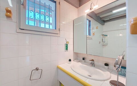 Bernadon: Bathroom Sink, Bathroom, Plumbing Fixture, Wall, Interior Design, Sink, Flooring, Floor, Tap, Mirror