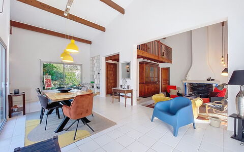 Bernadon: Furniture, Interior Design, Flooring, Floor, Wood, Ceiling, Room, Table, Chair, Living Room
