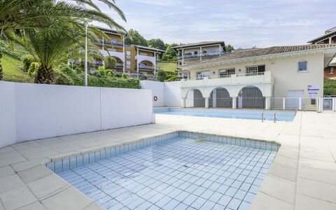 Résidence Soko Eder: Sky, Building, Cloud, Window, Swimming Pool, Water, Tree, Shade, Plant, Floor