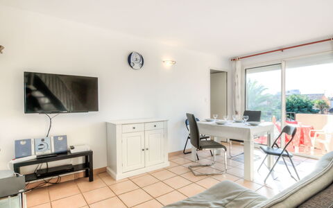 Les Andalouses: Property, Picture Frame, Window, Table, Couch, Interior Design, Wood, Living Room, Floor, Clock