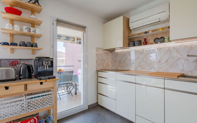 Accommodation:&nbsp;Royal Marine 504.2