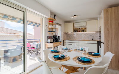 Accommodation:&nbsp;Royal Marine 504.2