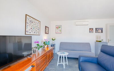 Accommodation:&nbsp;Royal Marine 504.4
