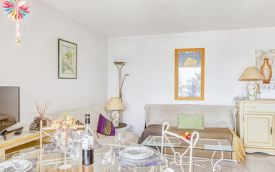 Accommodation:&nbsp;Royal Marine 504.5