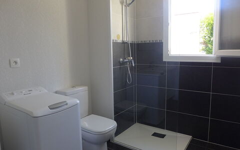 Selvia Quetia: Plumbing Fixture, Property, Toilet Seat, Bathroom, Purple, Toilet, Interior Design, Shower