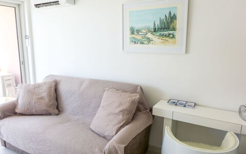 Accommodation:&nbsp;Le Méditerranée 101.2
