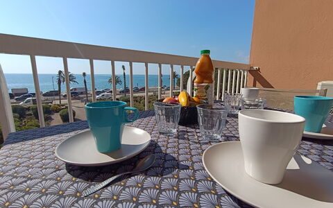 Accommodation:&nbsp;Le Méditerranée 101.4