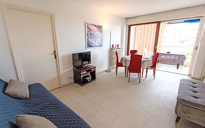 Accommodation:&nbsp;Le Méditerranée 101.1