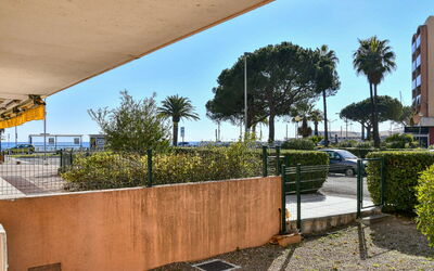 Accommodation:&nbsp;Le Méditerranée 101.3