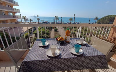 Accommodation:&nbsp;Le Méditerranée 101.4