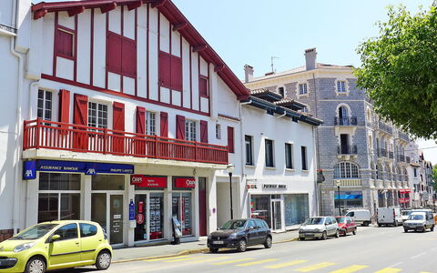 Orpia: Neighbourhood, Residential Area, Town, Building, House, Vehicle, Property, Mixed-Use, Car, Human Settlement