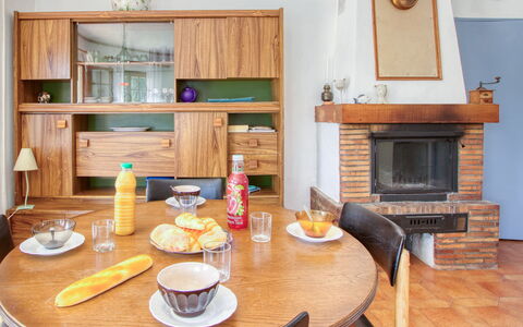 Saint Cyr sur Mer les Lecques 192: Table, Furniture, Tableware, Property, Food, Dishware, Wood, Orange, Interior Design, Cabinetry