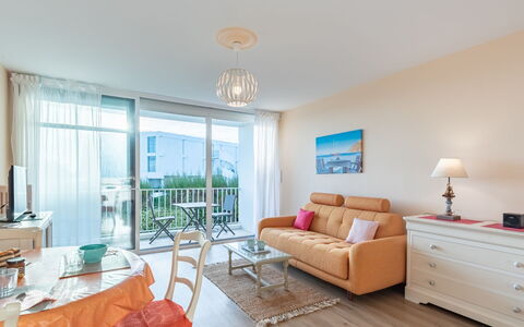 Accommodation:&nbsp;Les Trois Iles 102.8