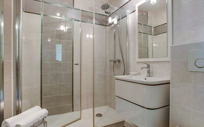 Accommodation:&nbsp;Les Trois Iles 102.2