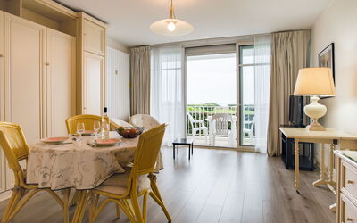 Accommodation:&nbsp;Les Trois Iles 102.5
