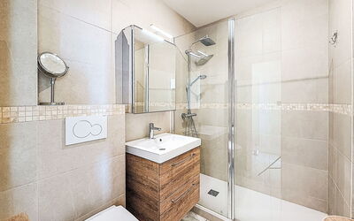 Accommodation:&nbsp;Les Trois Iles 102.16