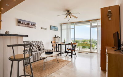 Accommodation:&nbsp;Les Trois Iles 102.6