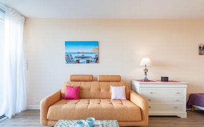 Accommodation:&nbsp;Les Trois Iles 102.8