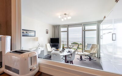 Accommodation:&nbsp;Les Trois Iles 102.9
