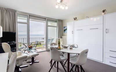 Accommodation:&nbsp;Les Trois Iles 102.9