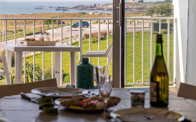 Accommodation:&nbsp;Les Trois Iles 102.10
