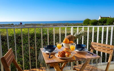 Accommodation:&nbsp;Les Trois Iles 102.6