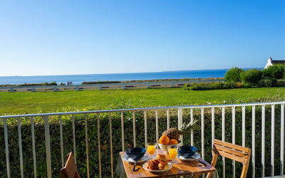 Accommodation:&nbsp;Les Trois Iles 102.6