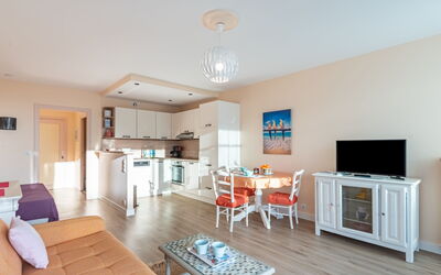 Accommodation:&nbsp;Les Trois Iles 102.8
