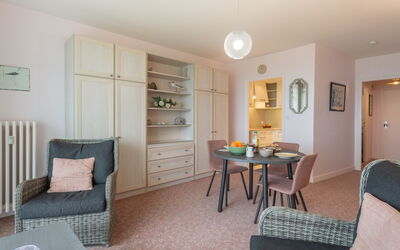 Accommodation:&nbsp;Les Trois Iles 102.2