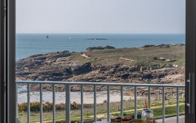 Accommodation:&nbsp;Les Trois Iles 102.10