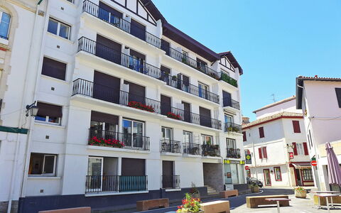 Résidence de France: Sky, Building, Window, Property, Azure, Plant, Urban Design, Condominium, Flowerpot, Real Estate