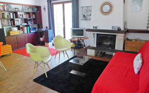 Marina de Talaris: Furniture, Picture Frame, Table, Bookcase, Couch, Television, Comfort, Wood, Shelf, Living Room