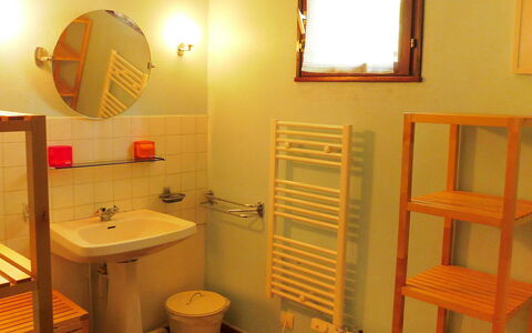 Marina de Talaris: Property, Mirror, Sink, Plumbing Fixture, Bathroom Sink, Tap, Window, Purple, Bathroom, Interior Design