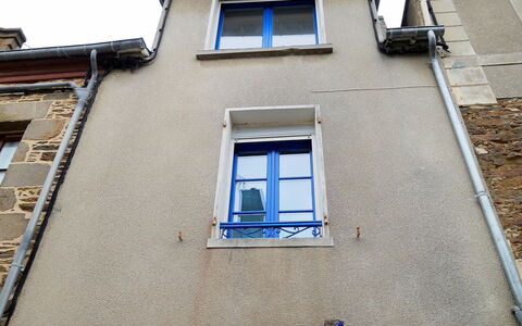 Le Vieux Port: Property, Wall, House, Window, Building, Architecture, Facade, Neighbourhood, Sash Window, Real Estate