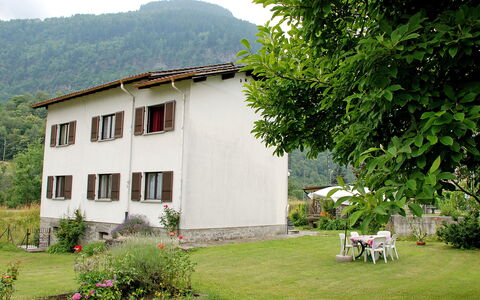 Gemma: Property, House, Building, Land Lot, Farmhouse, Hill Station, Rural Area, Cottage, Grass, Home