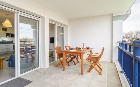 Bidart 370: Table, Sky, Furniture, Property, Building, Cloud, Tableware, Azure, Chair, Interior Design