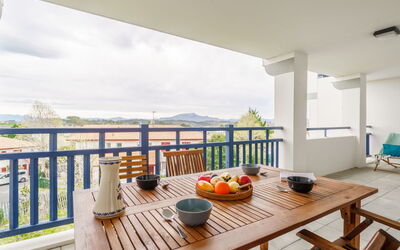 Bidart 370: Table, Sky, Furniture, Property, Building, Cloud, Tableware, Azure, Chair, Interior Design