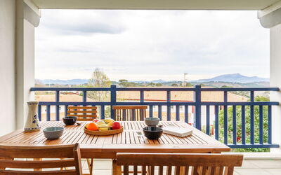Accommodation:&nbsp;Xabadenia 370.3